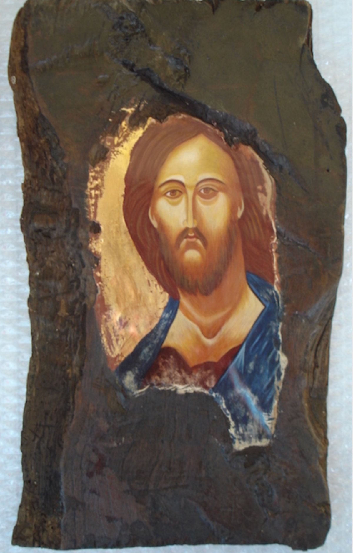 Cristo Salvador en corteza de árbol